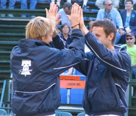 Frederic Niemeyer and Daniel Nestor (2007 World Team Tennis)